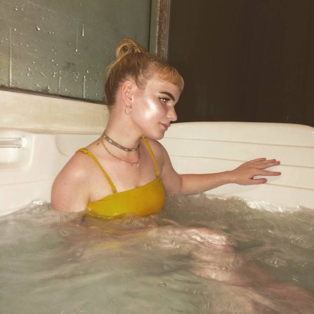 Meet your Posher, Lily